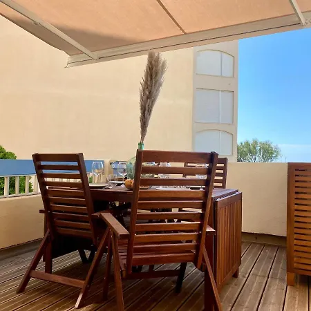 Terrasse Vue Mer 2 Pieces A Avec Piscine