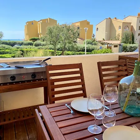 Terrasse Vue Mer 2 Pieces A Avec Piscine