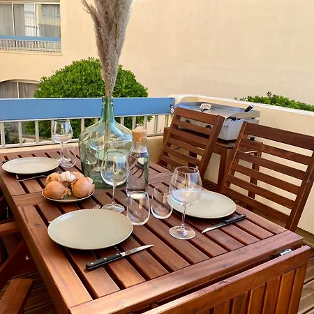 Terrasse Vue Mer 2 Pieces A Avec Piscine